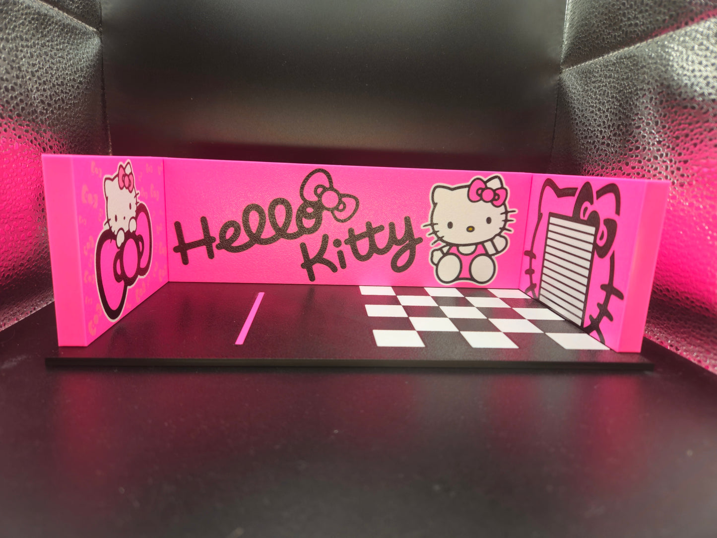 Hello Kitty Garage Diorama - 1:64