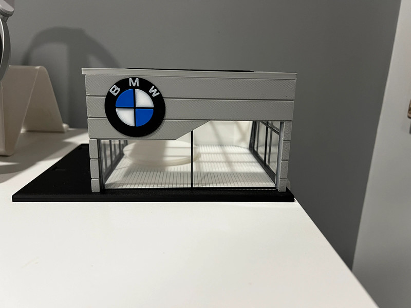 BMW Showroom Dioraması – 1:64