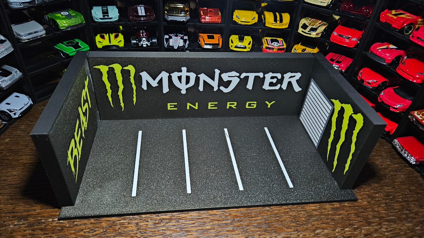 Monster Garage Diorama - 1:64