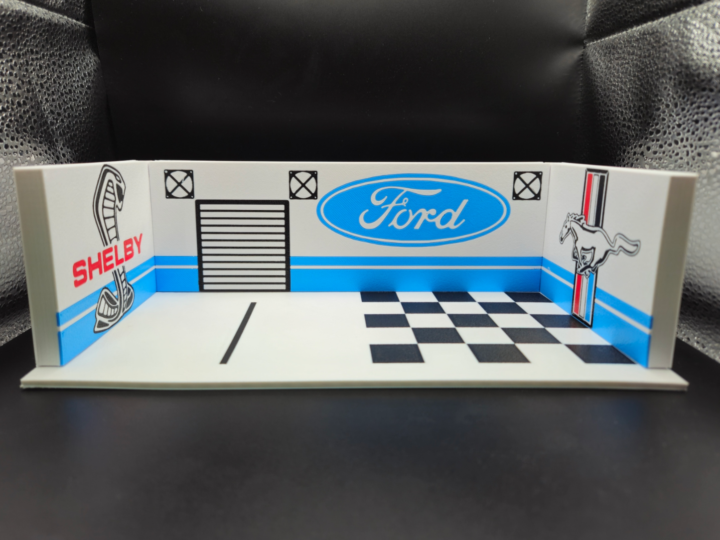 Ford Garage Diorama - 1:64