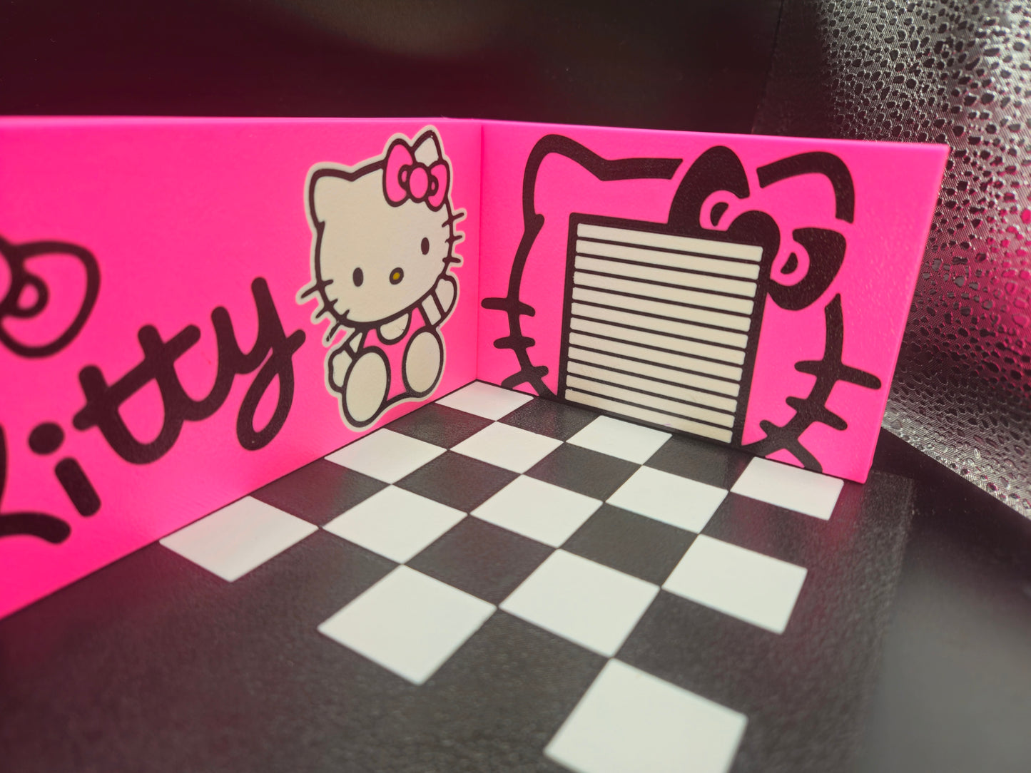 Hello Kitty Garage Diorama - 1:64