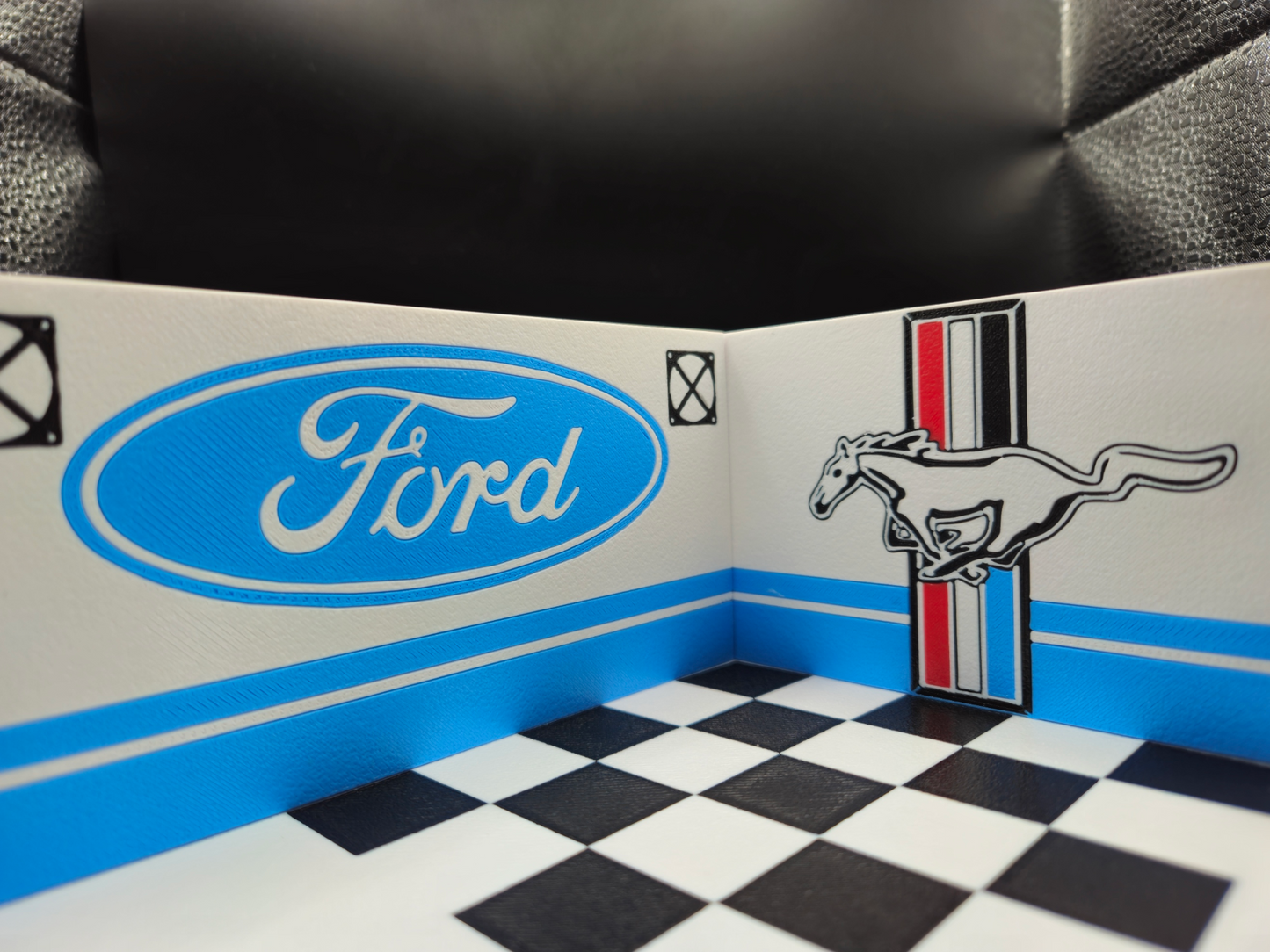 Ford Garage Diorama - 1:64