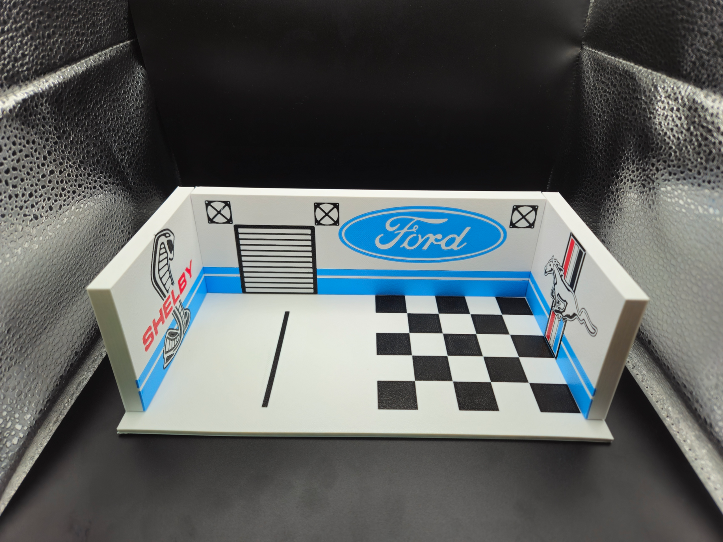 Ford Garage Diorama - 1:64