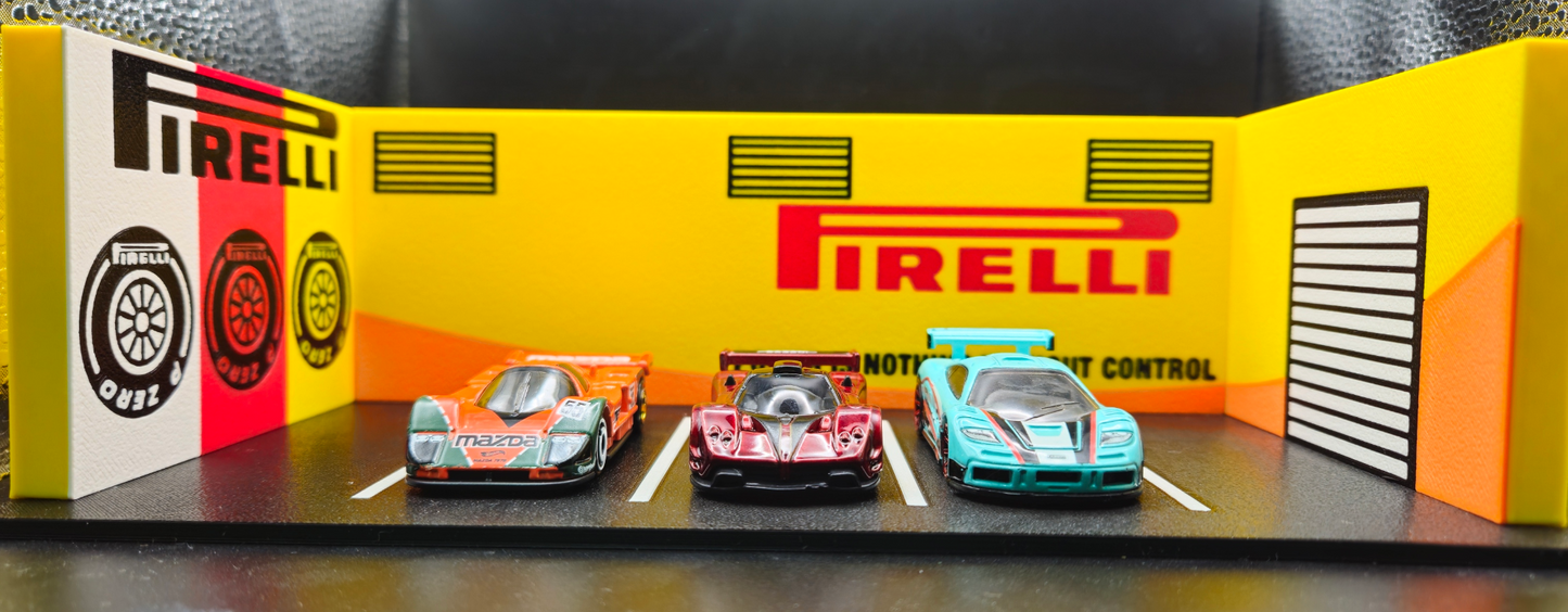 Pirelli Garage Diorama - 1:64