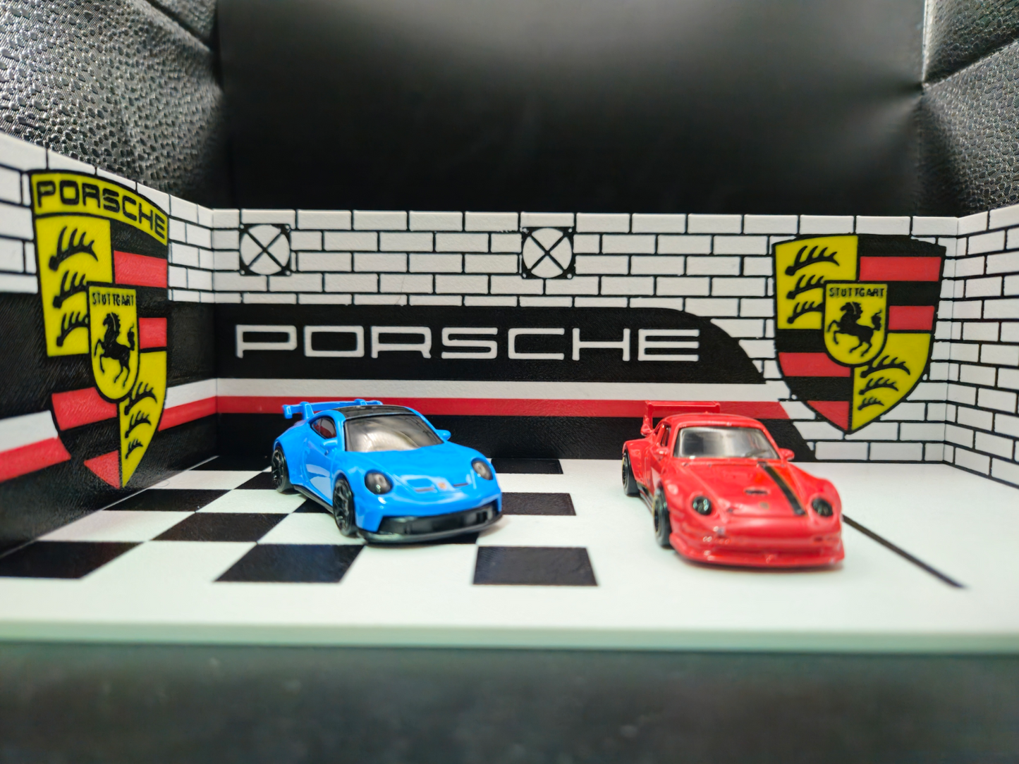 Porsche Garage Diorama - 1:64