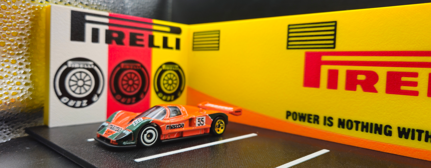 Pirelli Garage Diorama - 1:64