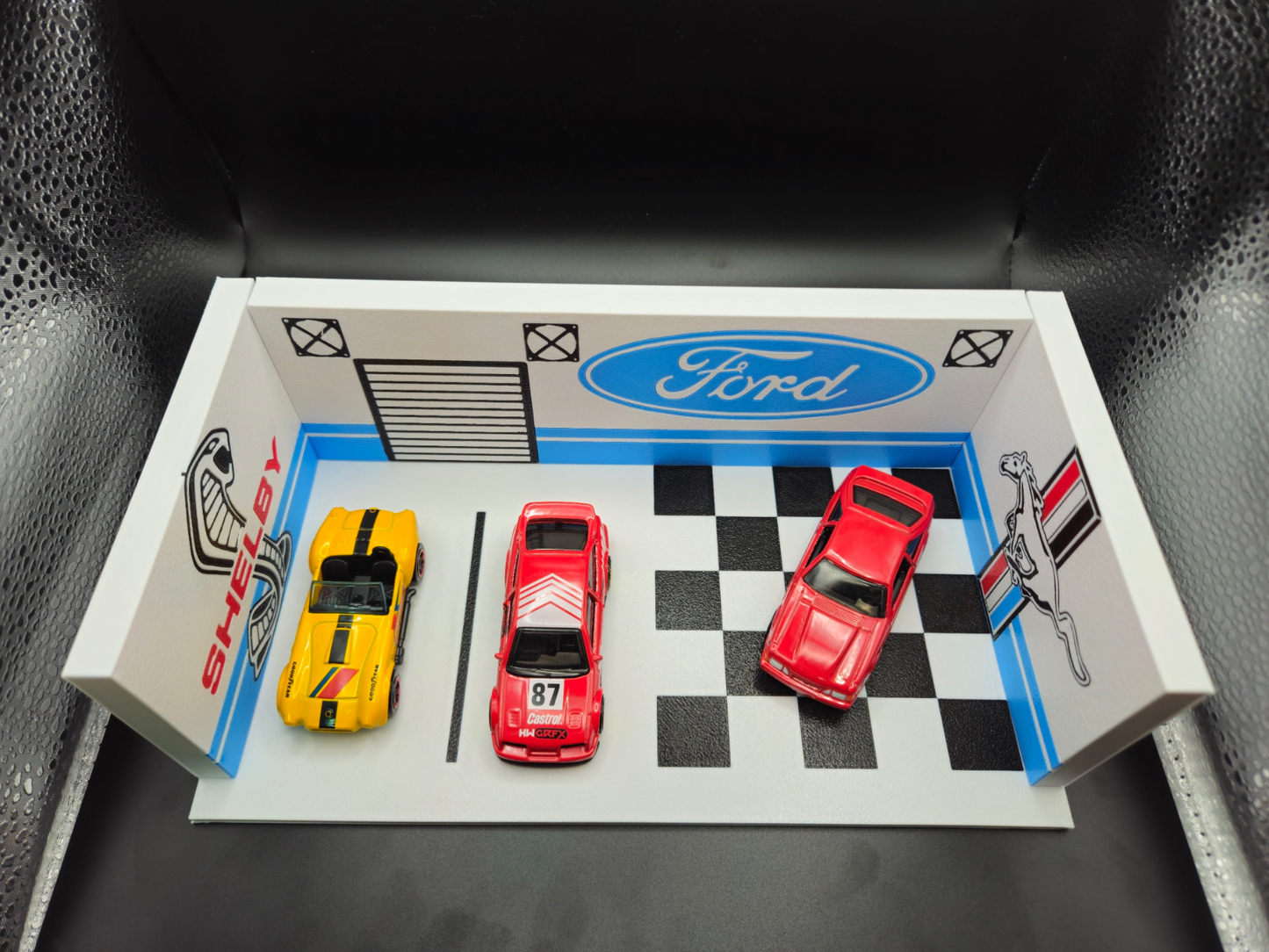 Ford Garage Diorama - 1:64