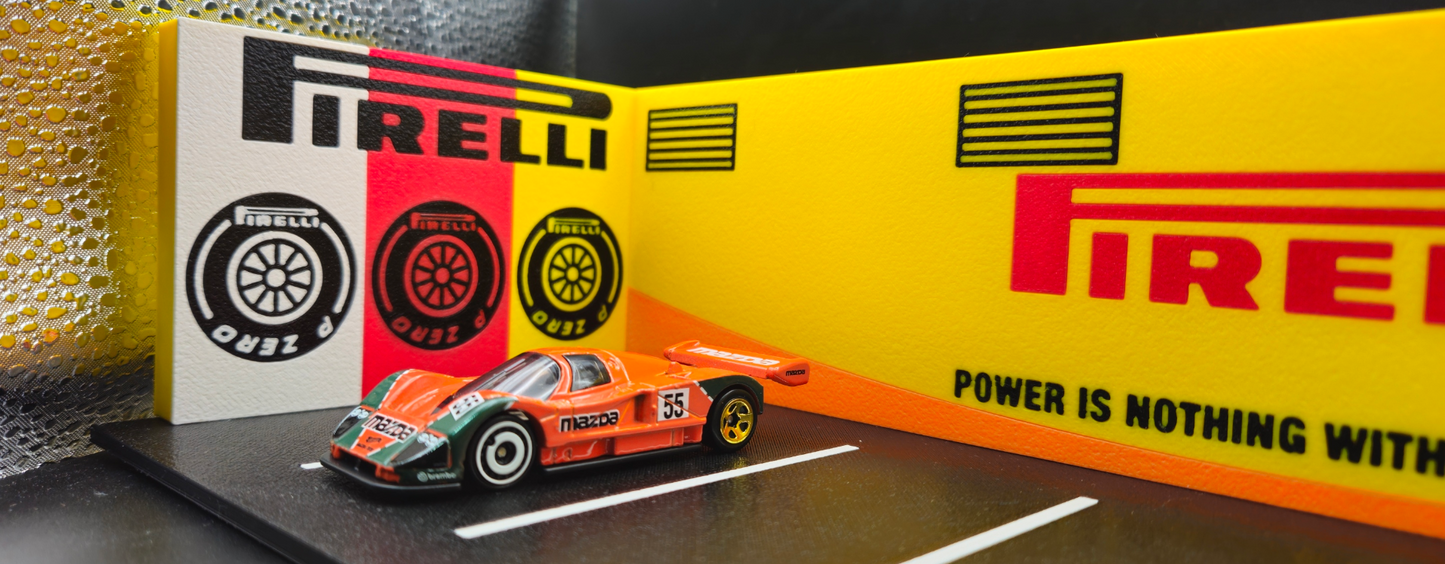 Pirelli Garage Diorama - 1:64