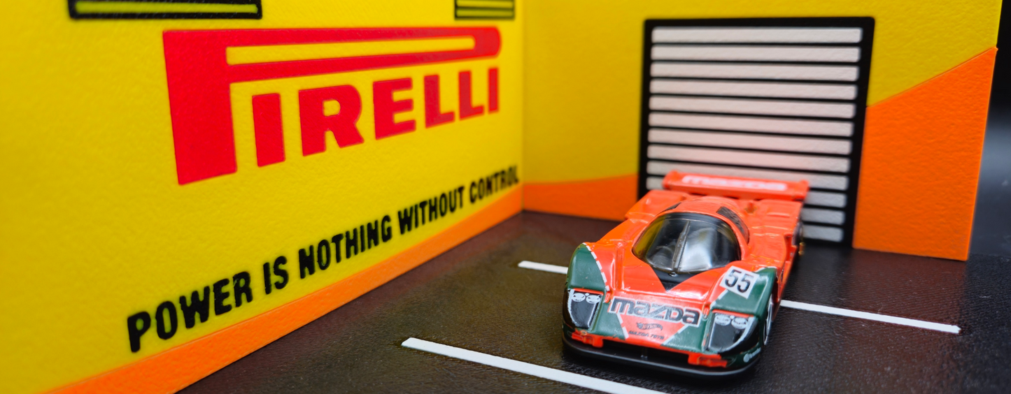 Pirelli Garage Diorama - 1:64
