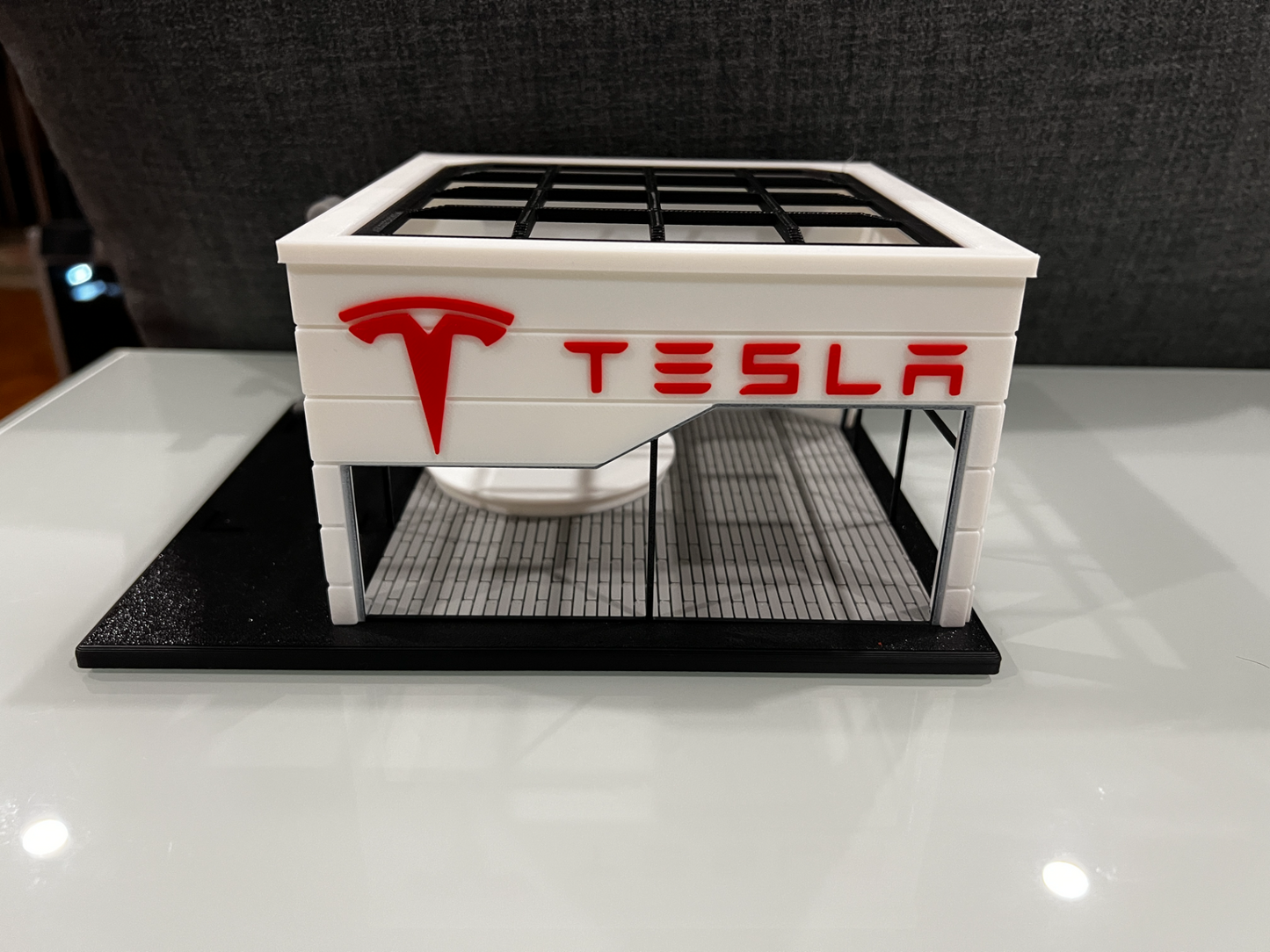 Tesla Showroom Dioraması - 1:64