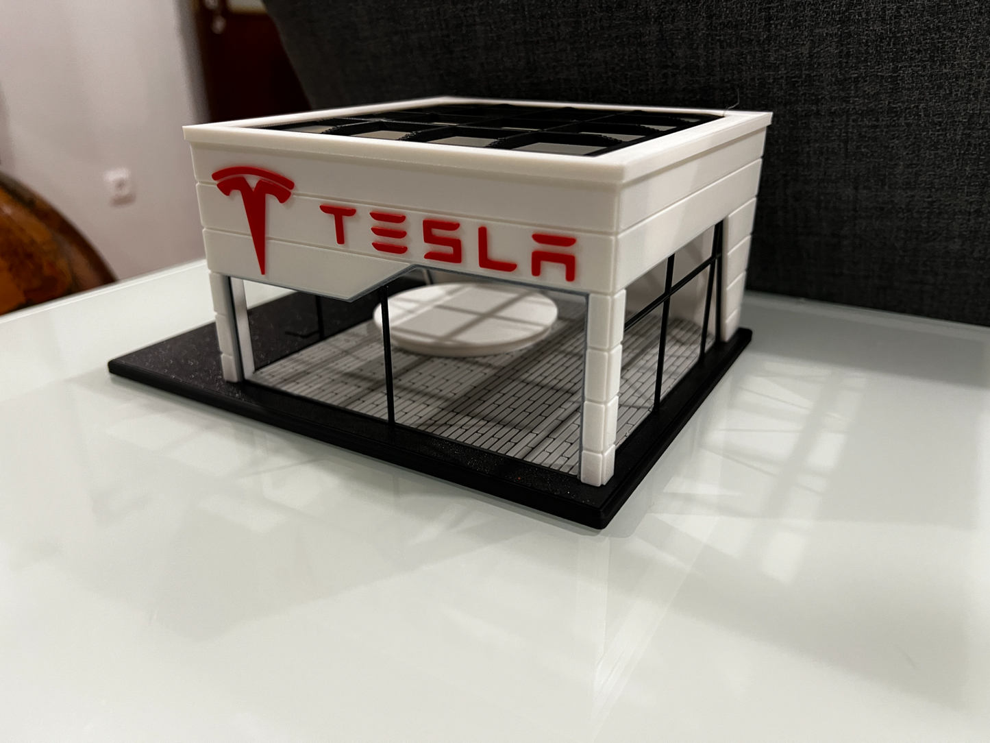 Tesla Showroom Dioraması - 1:64