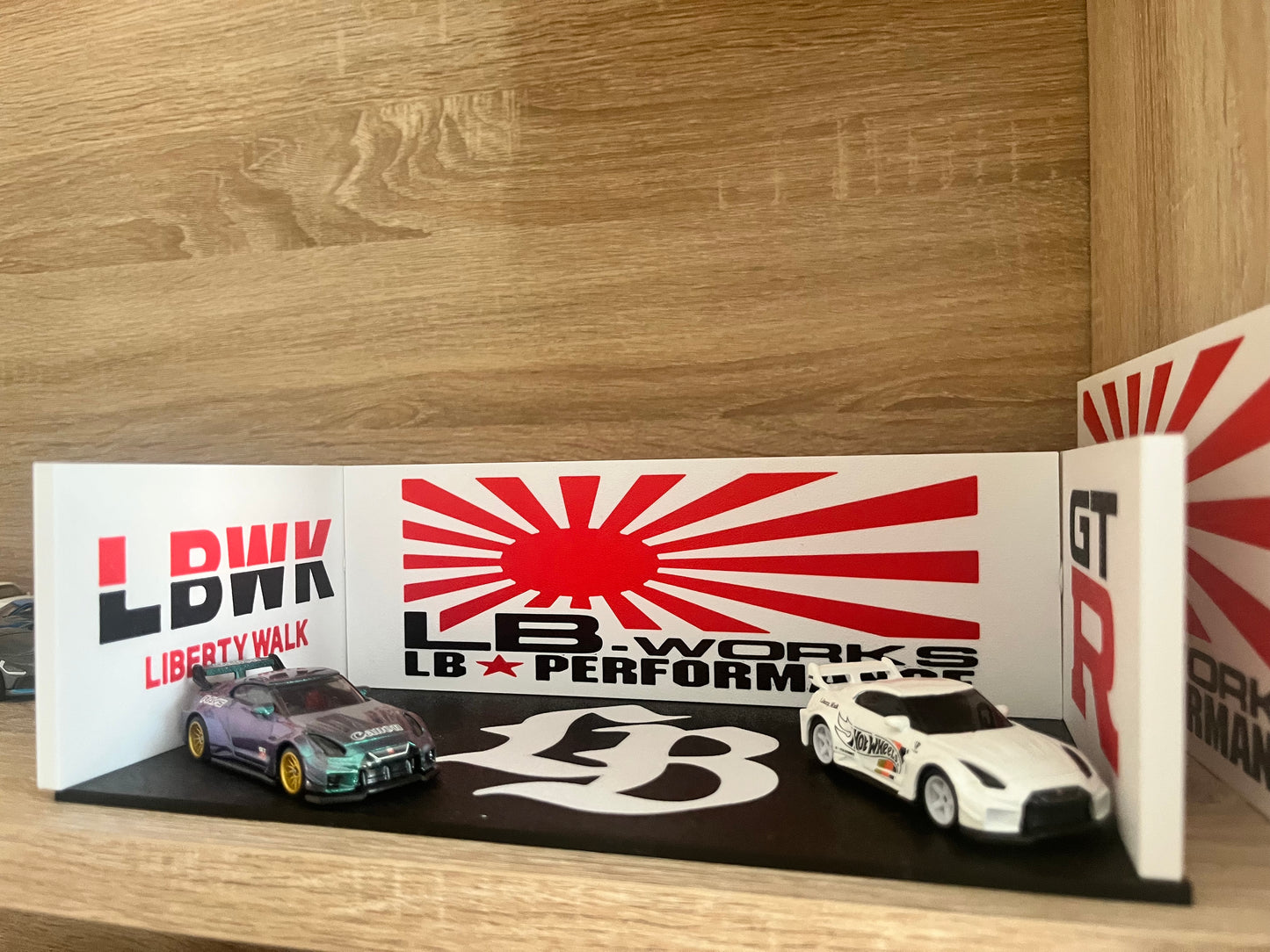 LBWK GTR Garage Diorama - 1:64