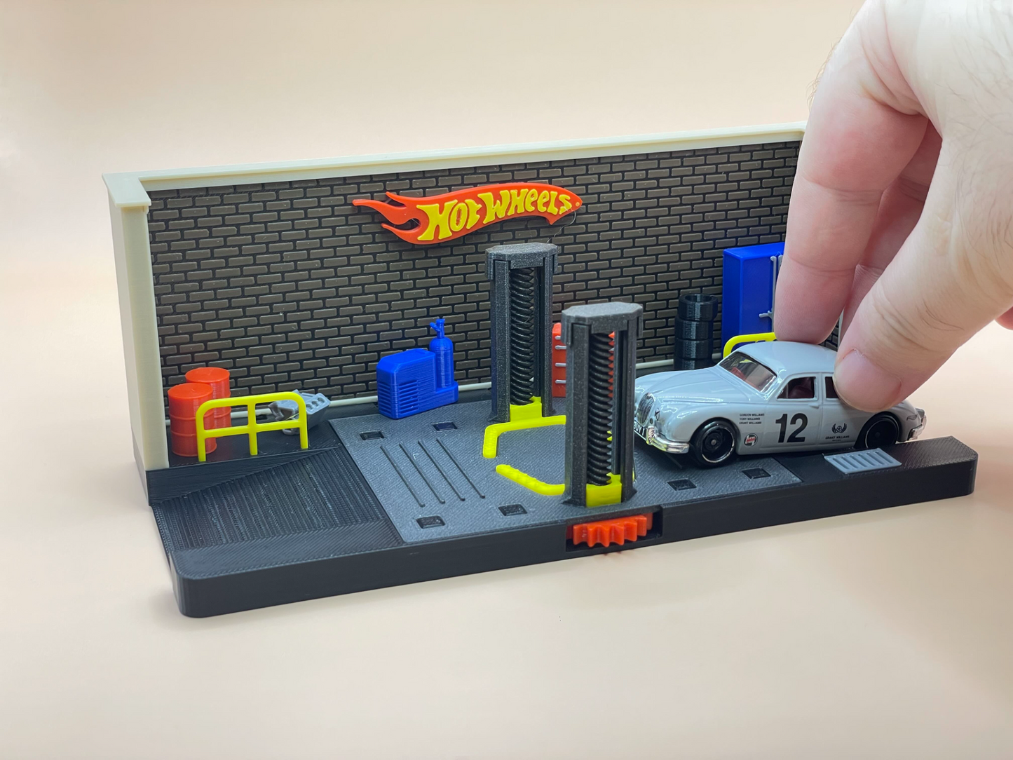 Liftli Garage Diorama - 1:64