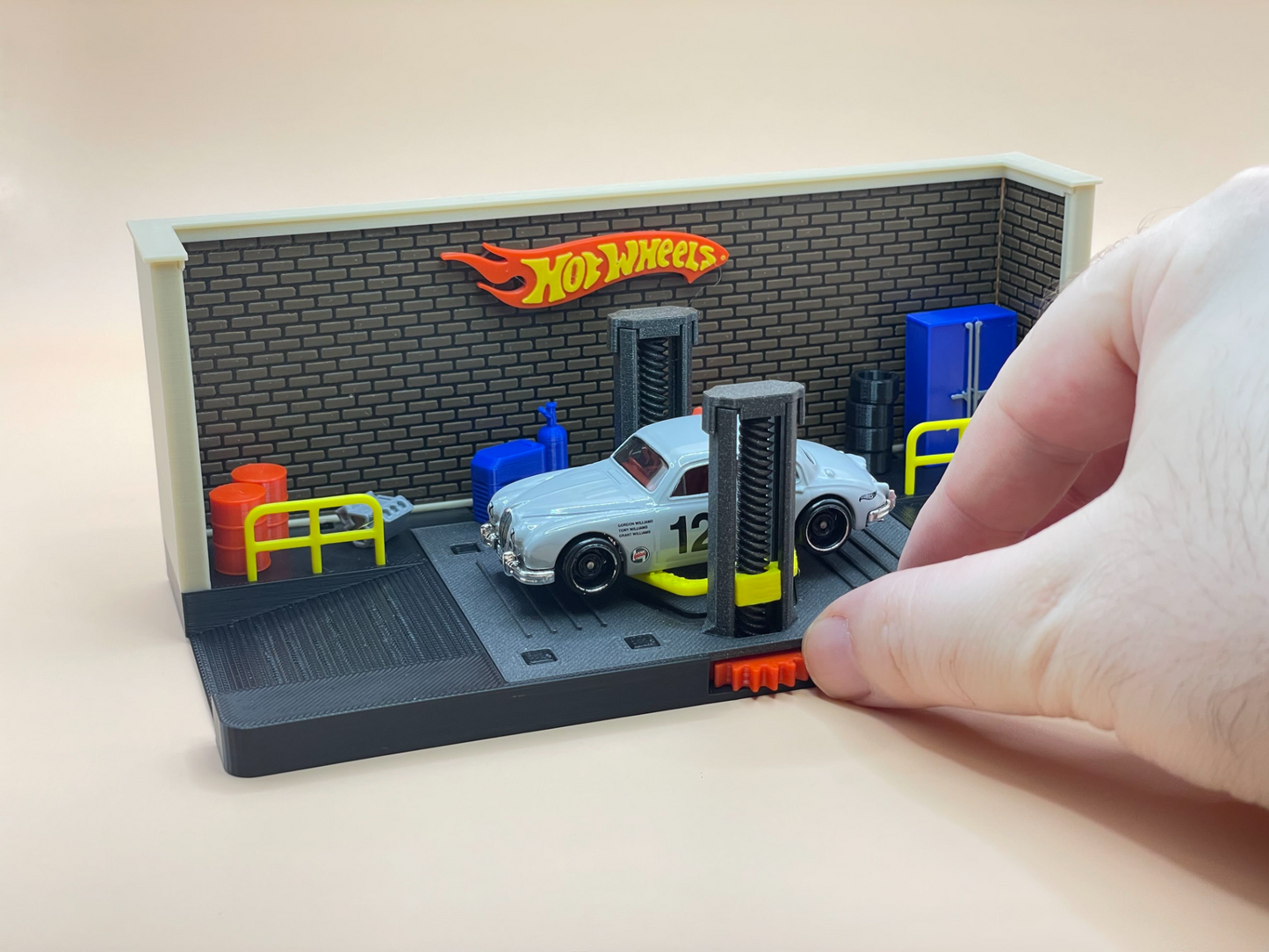 Liftli Garage Diorama - 1:64