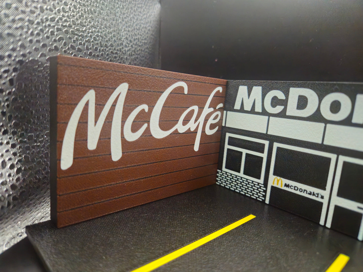 McDonalds Garage Diorama - 1:64