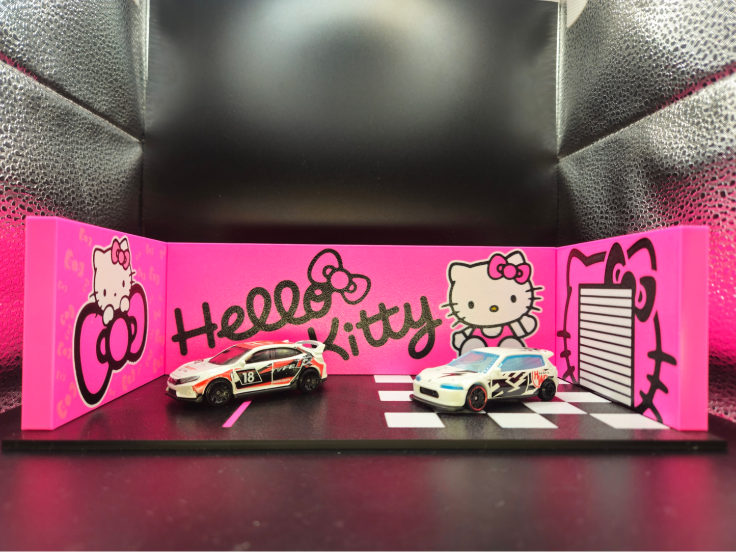Hello Kitty Garage Diorama - 1:64