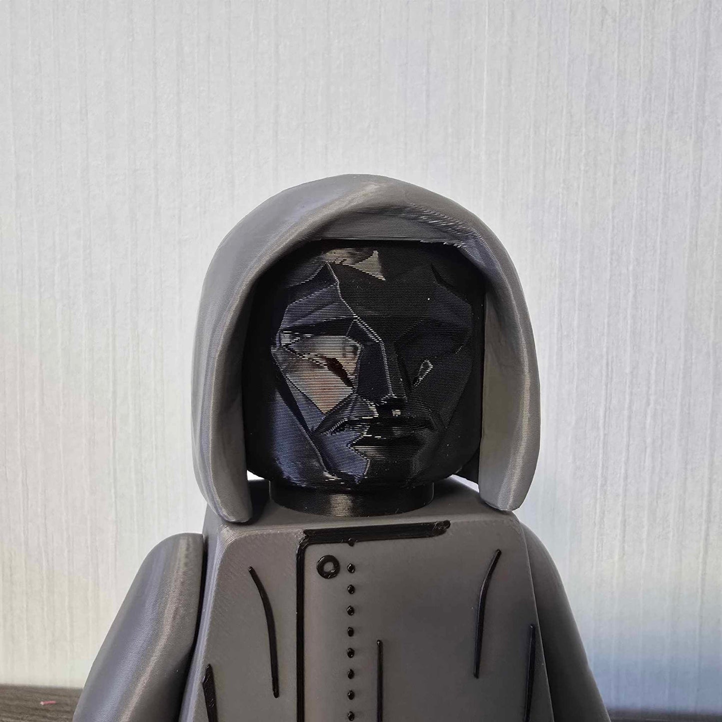 Squid Game - Front Man Lego Figür