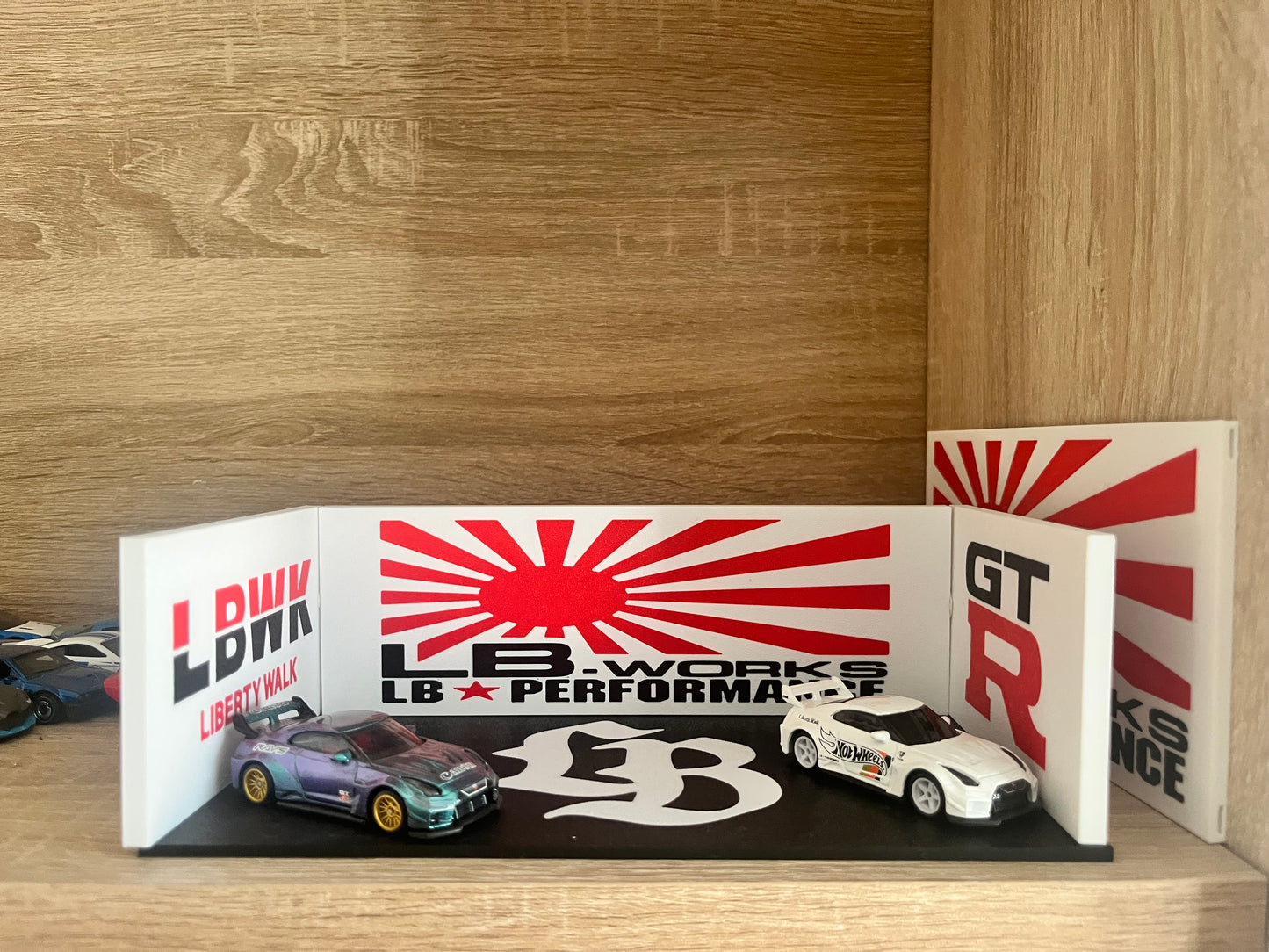 LBWK GTR Garage Diorama - 1:64